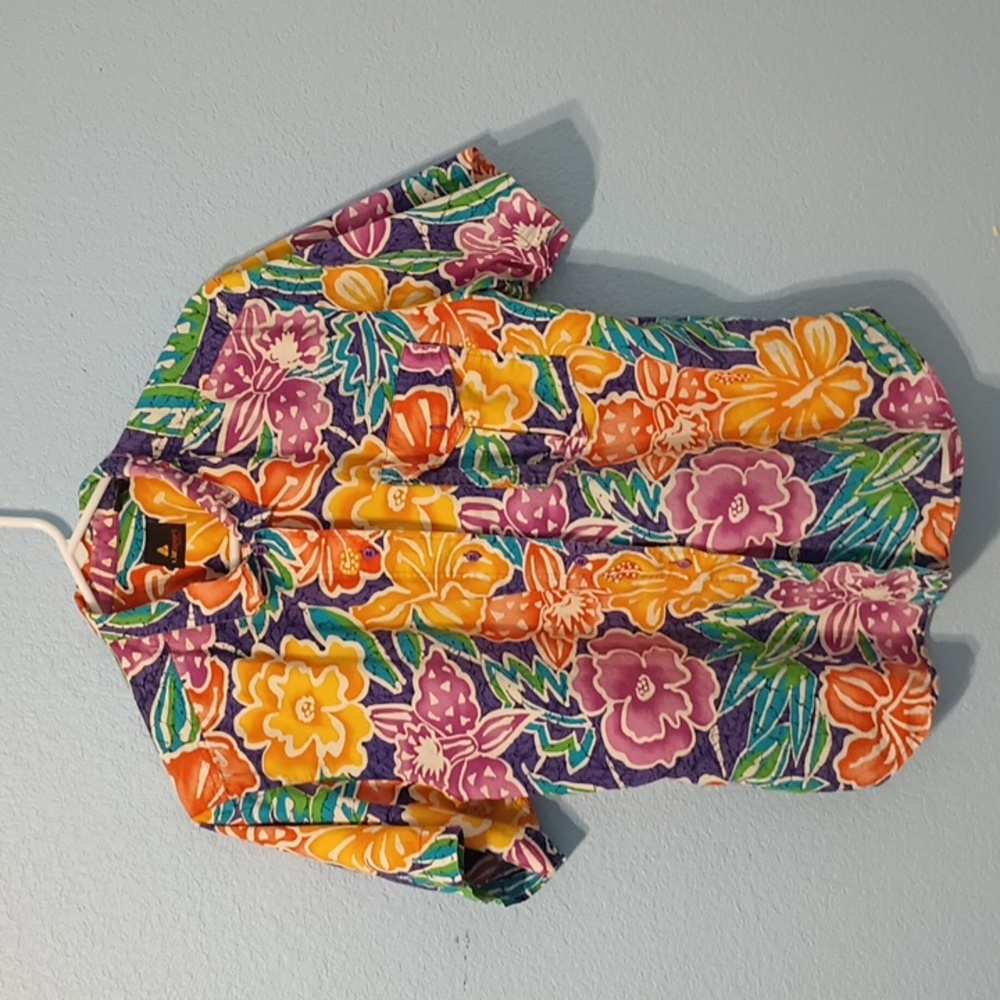 LizSport Shirt Tropical Button  Shirt. Size: Medium